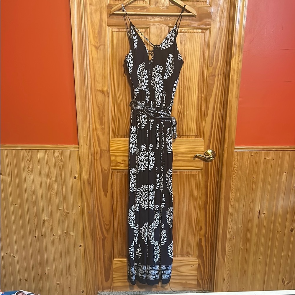 Elegant Navy and White Floral Maxi Dress